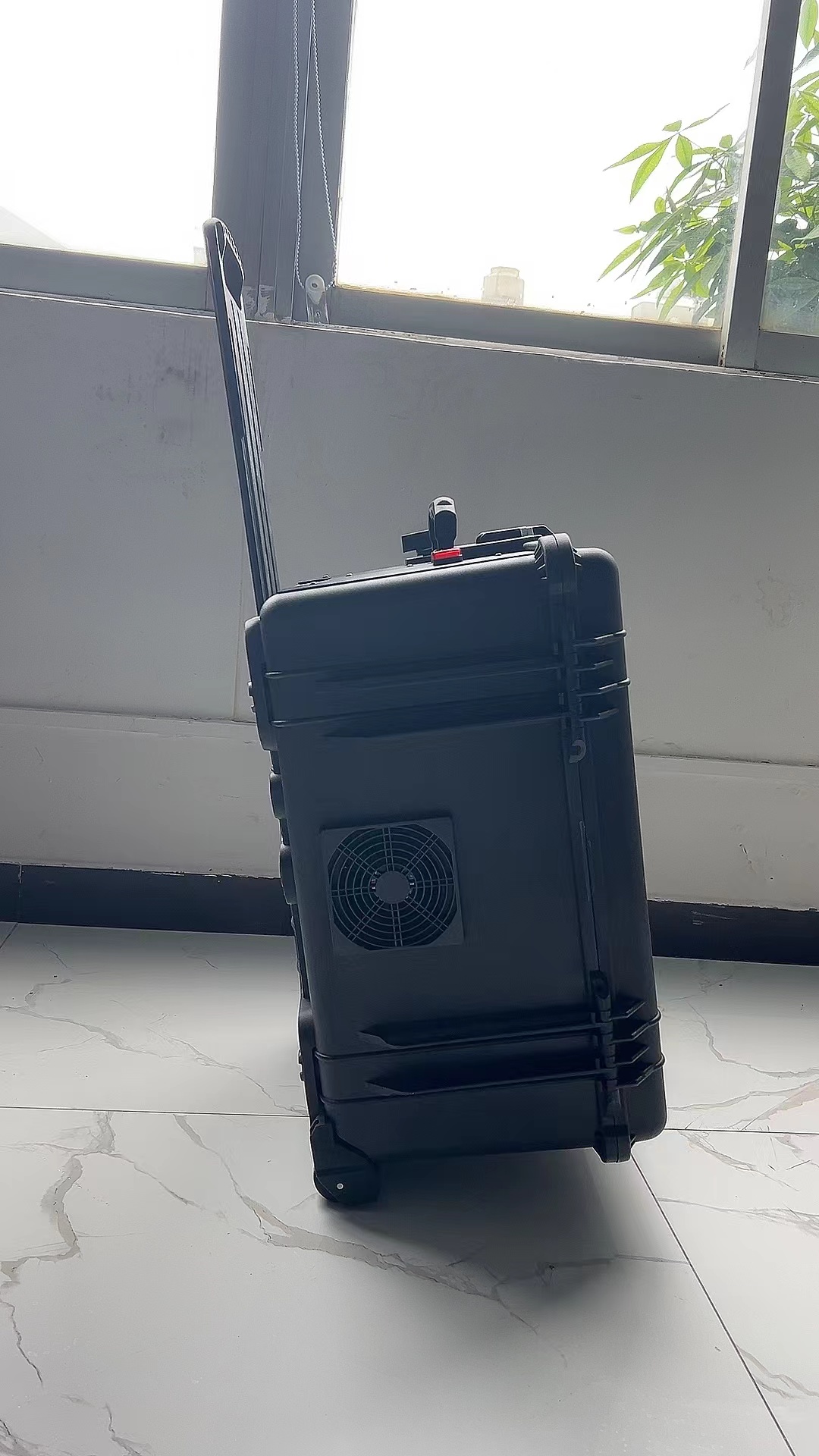 伊吾手拉箱型移动通信干扰器